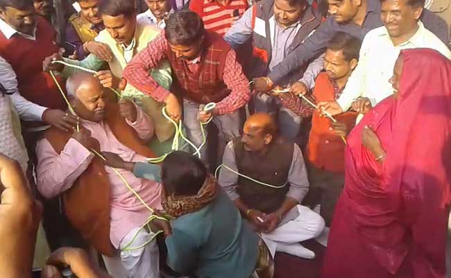 UP Elections 2017: BJP Leaders Tied Up For 2 Hours Over Ayodhya Candidate