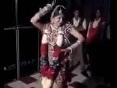 Another Video Of A Dancing Bride Is Trending. We Don't Know Why