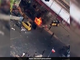 जल्लीकट्टू पर हिंसक प्रदर्शन के दौरान पुलिस बर्बरता से जुड़े वीडियो आए सामने, महिलाओं को पीटा, आगजनी की जल्लीकट्टू पर हिंसक प्रदर्शन के दौरान पुलिस बर्बरता से जुड़े वीडियो आए सामने, महिलाओं को पीटा, आगजनी की