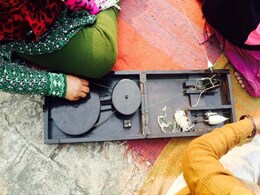 चरखे का संसार, उससे जुड़े शब्द और अपना कुर्ता बनाने की आसान विधि चरखे का संसार, उससे जुड़े शब्द और अपना कुर्ता बनाने की आसान विधि