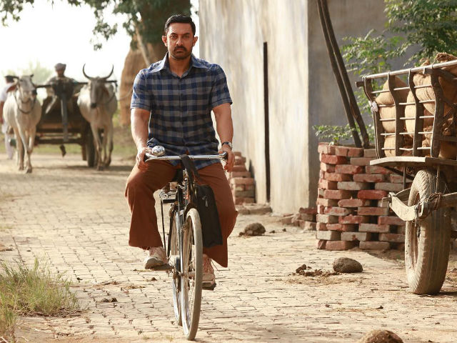 <i>Dangal</i> Collects Rs 385 Crore, Aamir Khan Is 'Touched' And 'Humbled'