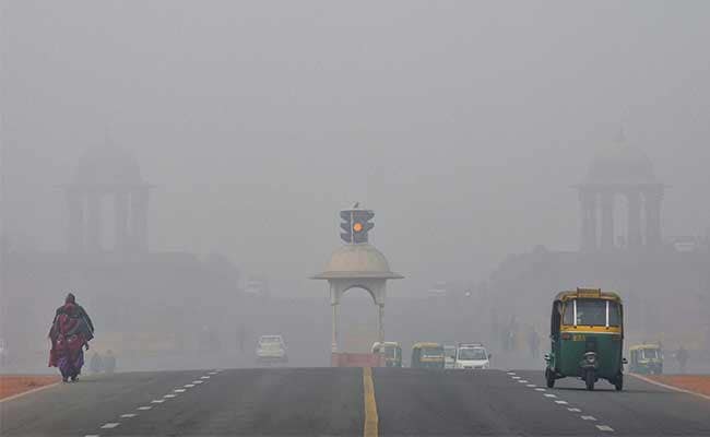 Foggy Morning In Delhi, Minimum Temperature At 6 Degrees