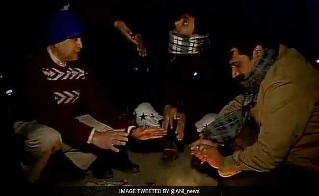 Temperature In Delhi: At 4 Degrees, City Records Season's Lowest As Cold Wave Intensifies