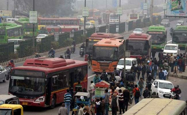 Encroachments At Delhi's Anand Vihar Bus Terminal Adding To Air Pollution