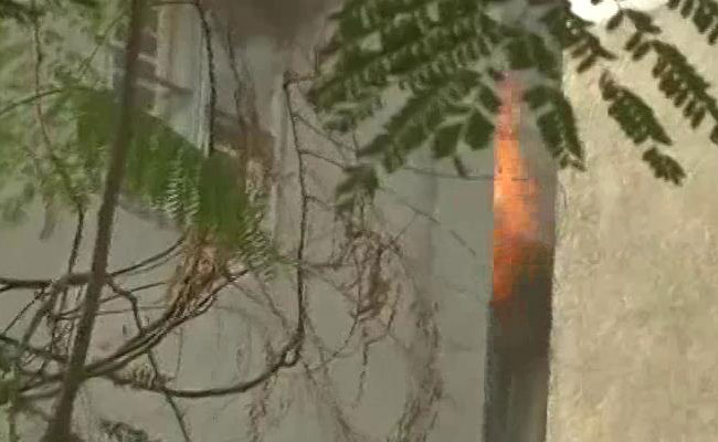 हापुड़ में पटाखा बनाते समय विस्फोट से मकान की छत उड़ी, महिला की मौत