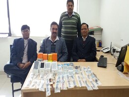 झुग्गी वासी के नाम पर हांगकांग से आए बीस करोड़ के आईफोन और रोलेक्स घड़ियां..! झुग्गी वासी के नाम पर हांगकांग से आए बीस करोड़ के आईफोन और रोलेक्स घड़ियां..!