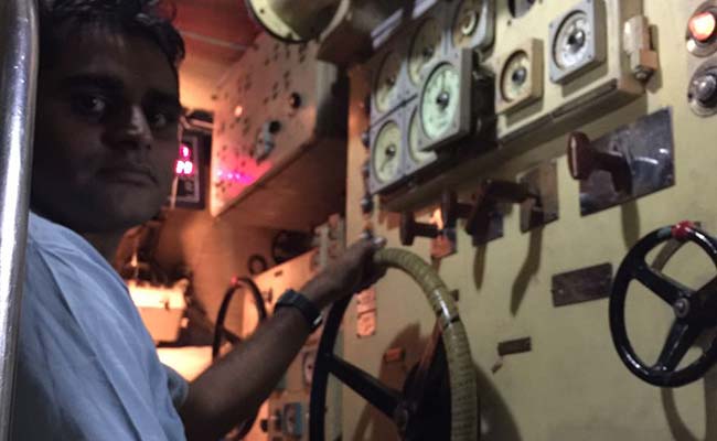 engine controls of ins sindhukirti