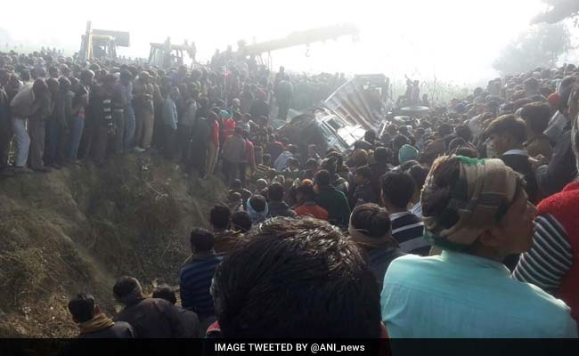 उत्‍तर प्रदेश: एटा में स्‍कूल बस और ट्रक में टक्‍कर, 13 बच्‍चों की मौत, स्‍कूल संचालकों के खिलाफ FIR दर्ज