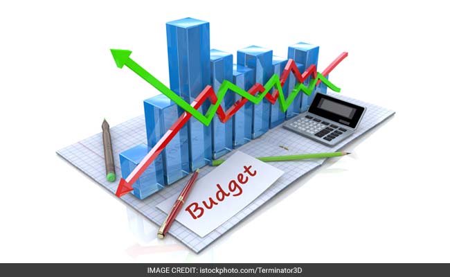 नोटबंदी के असर से परेशां अर्थव्यवस्था व आम आदमी, बजट में चाहिए राहत