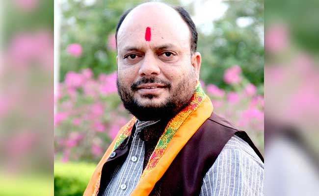 शिवसेना में चाय से ज्यादा 'केतलियां गर्म' हैं : मंत्री गुलाबराव पाटिल