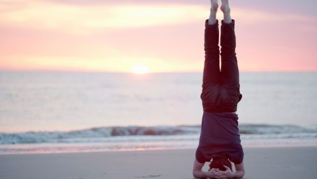 Headstand (शीर्षासन): सिर के बल खड़े होने से सेहत को मिलेंगे ये 7 फायदे...