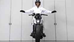 CES 2017: Honda Unveils Self-Balancing Motorcycle