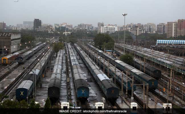Railway Panel Mulling Increased Fare For Lower Berths, Festive Travel