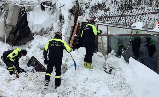 6 People Found Alive In Italian Avalanche Rescue Operation