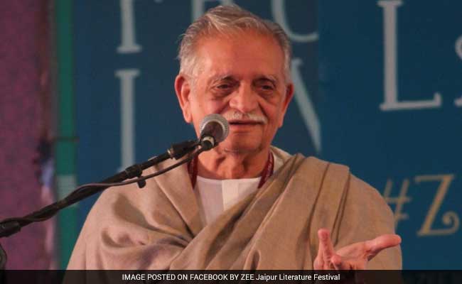 खुद से पूछना चाहिए कि आत्मसंतोष के लिए लिख रहे हैं या मूर्ख बनाने के लिए: JLF में गुलज़ार