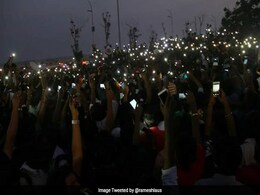 तमिलनाडु के मंत्रियों ने जल्लीकट्टू समर्थक प्रदर्शनकारियों से बातचीत की तमिलनाडु के मंत्रियों ने जल्लीकट्टू समर्थक प्रदर्शनकारियों से बातचीत की