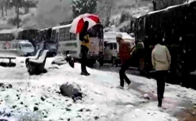 Biting Cold Continues In Kashmir; Ladakh Coldest At Minus 17.7 Degrees Celsius