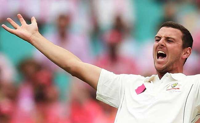 फोटो से बनी भ्रम की स्थिति, क्रिकेट ऑस्‍ट्रेलिया ने बाद में हेजलवुड के हाथ में पांचों अंगुली होने की पुष्टि की..