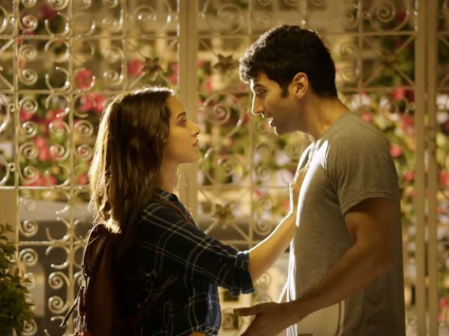<I>OK Jaanu</i> Song <I>Kaara Fankaara</i>: Aditya, Shraddha Are Simply Inseparable