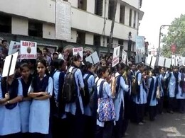 कर्नाटक : भैंसों की दौड़ 'कंबला' के समर्थन में छात्रों ने निकाली रैली, सरकार कानून बनाने को तैयार कर्नाटक : भैंसों की दौड़ 'कंबला' के समर्थन में छात्रों ने निकाली रैली, सरकार कानून बनाने को तैयार
