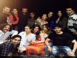 करण जौहर की पार्टी में करीना कपूर पर टिकी सारी नजरें, बैकलैस ड्रेस में पति सैफ के साथ आई करण जौहर की पार्टी में करीना कपूर पर टिकी सारी नजरें, बैकलैस ड्रेस में पति सैफ के साथ आई