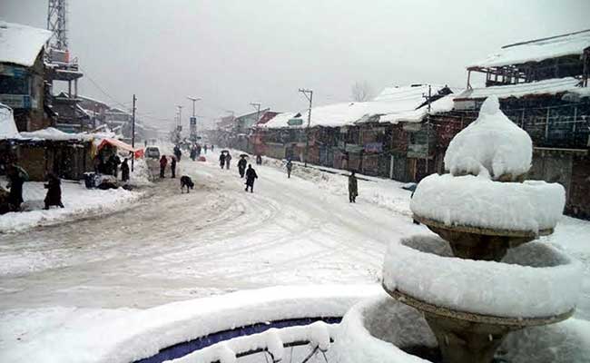 Life Remains Disrupted In Kashmir Valley After Snowfall