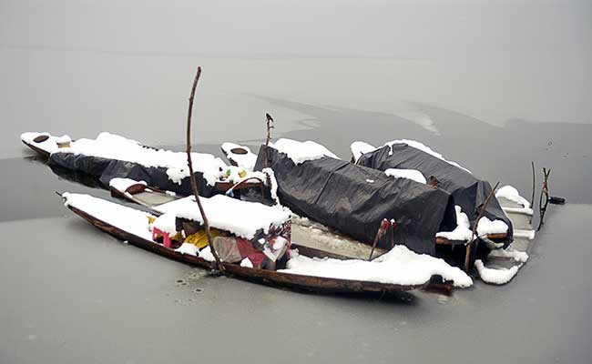 PICS : कश्मीर से लेकर इस्तांबुल तक बर्फ की चादर में ढकी खूबसूरत दुनिया