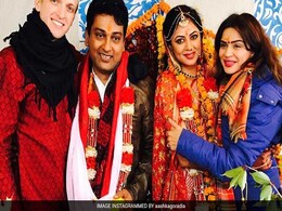 बेस्ट फ्रेंड के साथ शादी के बंधन में बंधी टीवी की 'चंद्रमुखी चौटाला', देखें तस्वीरें बेस्ट फ्रेंड के साथ शादी के बंधन में बंधी टीवी की 'चंद्रमुखी चौटाला', देखें तस्वीरें