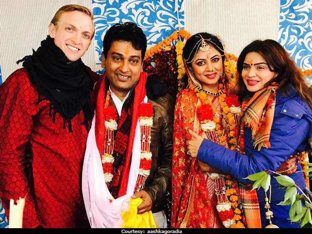 Kavita Kaushik And Ronnit Biswas Are Just Married. See Wedding Pics