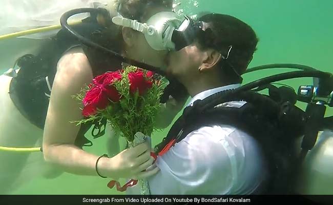 They Exchanged Wedding Vows Underwater, Using Placards; A First In India