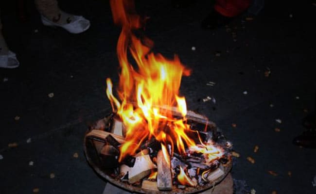 Happy Lohri 2017: Best WhatsApp, Facebook, Twitter Wishes To Send Your Loved Ones
