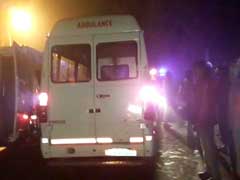 उत्तर प्रदेश की राजधानी लखनऊ में तेज रफ्तार कार रैनबसेरे में घुसी, 5 की मौत, 6 घायल