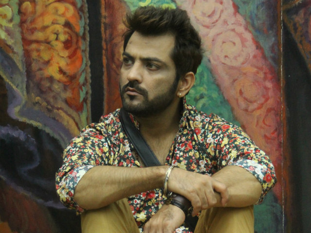 <I>Bigg Boss 10</i>: Manu Punjabi Quits Show For Rs 10 Lakhs?