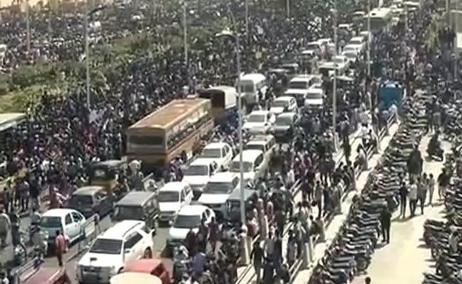 Chennai Cops Praise Jallikattu Protesters At Marina Beach For 'Extraordinary Calm'