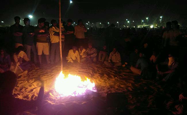A Night Out In Jallikattu Protest: Bonfires, <i>Sambhar</i>-Rice On Marina Beach