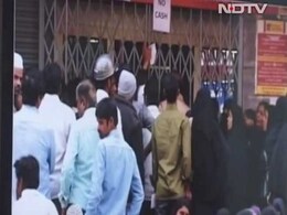 In Bengaluru, A Photojournalist Captures People After Notes Ban In Bengaluru, A Photojournalist Captures People After Notes Ban