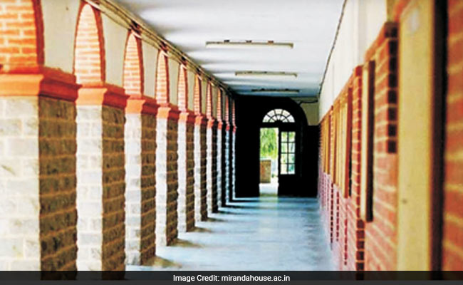 Delhi University Students Protest Against Miranda House's Bar On Clicking Of Selfies