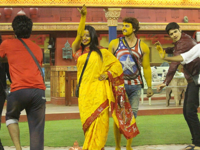 <I>Bigg Boss 10</i>: Welcome To Monalisa, Vikrant <I>Ki Haldi</i>. Details Of The <I>Bigg</i> Wedding Here