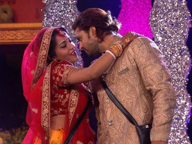 Bigg Boss 10, January 18, Written Update: Monalisa And Vikrant Are Mr And Mrs