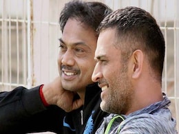 धोनी पर चीफ सिलेक्टर की टिप्पणी नहीं आई फैंस को रास, बोले - आप कौन हैं? धोनी पर चीफ सिलेक्टर की टिप्पणी नहीं आई फैंस को रास, बोले - आप कौन हैं?