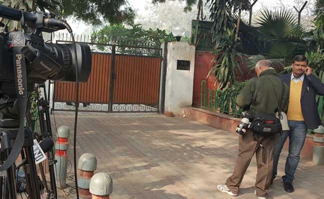लखनऊ : पूर्व सीएम मुलायम सिंह यादव ने सरकारी बंगला छोड़ा