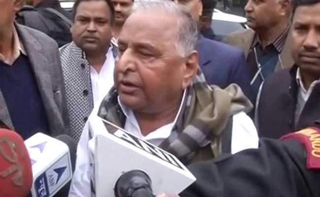 Mulayam Singh Yadav Attends Dinner By Yogi Adityanath For PM Narendra Modi, Mayawati Skips