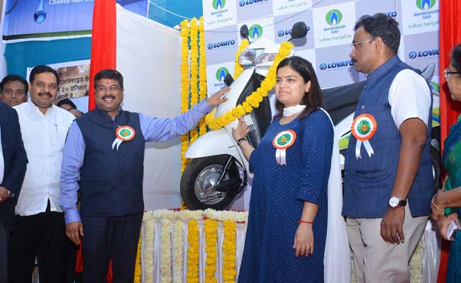 दिल्‍ली के बाद अब मुंबई में भी सड़कों पर दौड़ेंगे सीएनजी टू-व्हीलर...