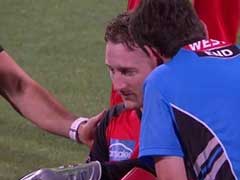 Video : शॉट लगाते समय बल्लेबाज के हाथ से फिसला बैट, विकेटकीपर के मुंह पर लगा, जबड़ा टूटा