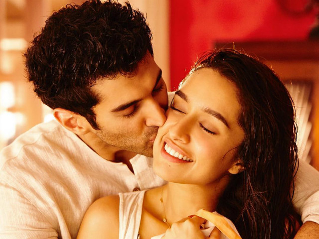 <I>OK Jaanu</i> Box Office Collection Day 4: Shraddha Kapoor, Aditya Roy Kapur's Film Makes 15.75 Crore