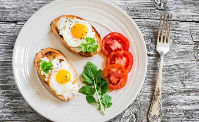 Poached Vs Fried Eggs: Which Is Easier On Your Stomach - And Stove