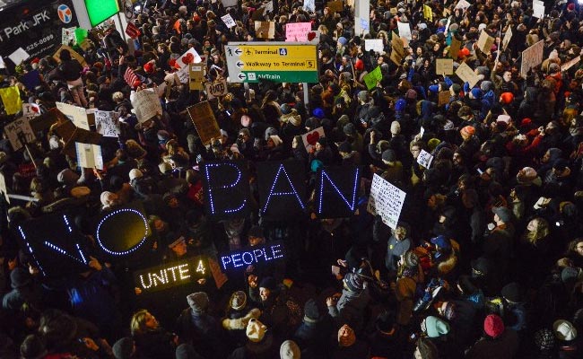 With Students Stranded Abroad, US Colleges Condemn Travel Ban