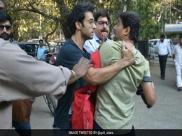 श्वेता रोहिरा ने दी तलाक की अर्जी, कोर्ट के बाहर फोटोग्राफरों से उलझे पुलकित सम्राट श्वेता रोहिरा ने दी तलाक की अर्जी, कोर्ट के बाहर फोटोग्राफरों से उलझे पुलकित सम्राट