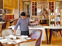 दिल्ली सरकार का आदेश - होटल और रेस्तरां 'सेवा शुल्क स्वैच्छिक है' की तख्ती लगाएं