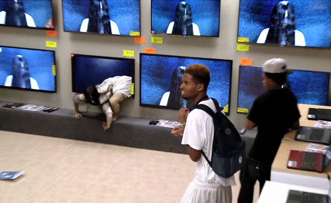 'Ghost' From The Ring Pranks Shoppers In TV Store. Over 3 Million Views